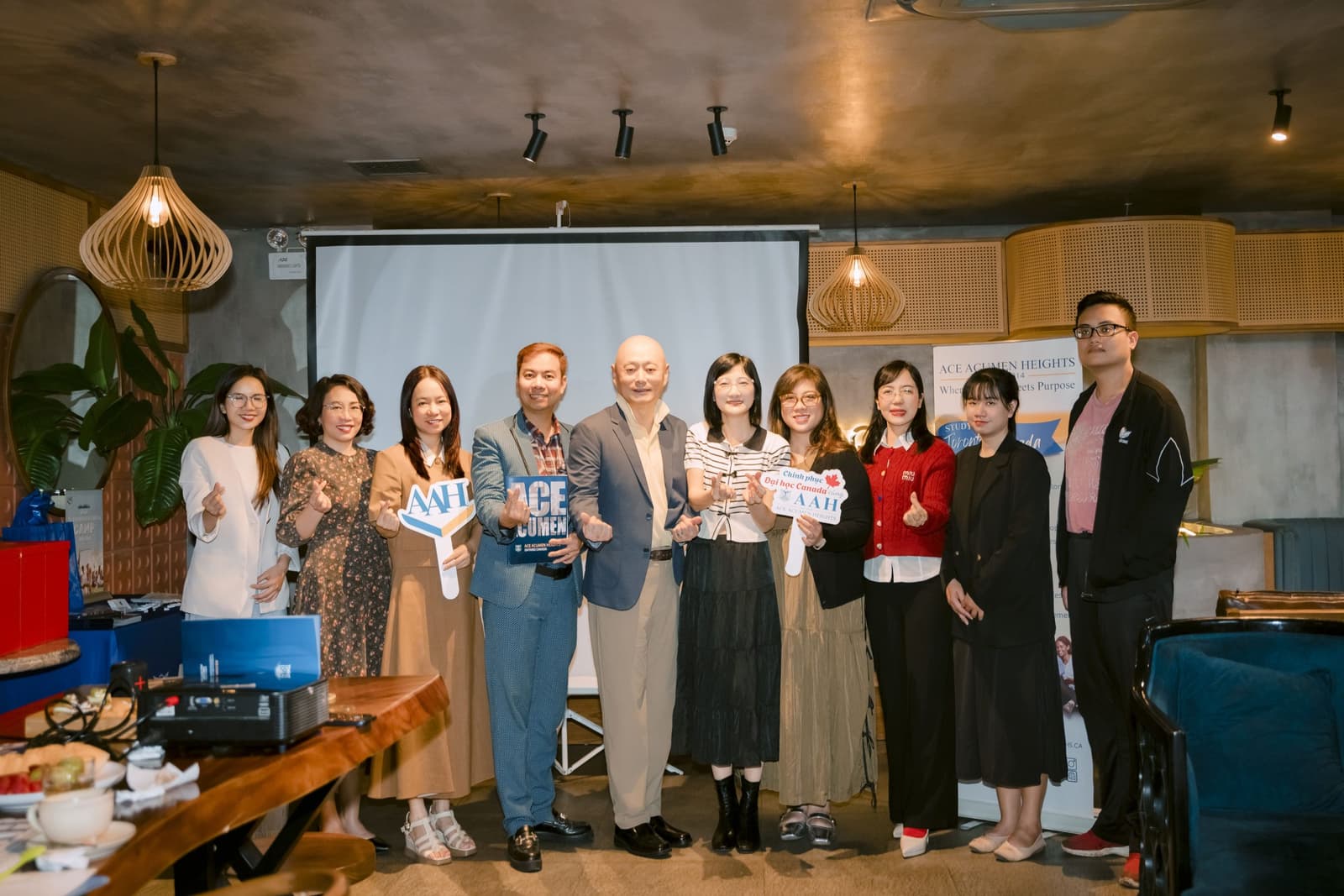 Greatlink meets the principal of Ace Acumen Heights (AAH), Canada, in Vietnam: admissions and scholarship updates