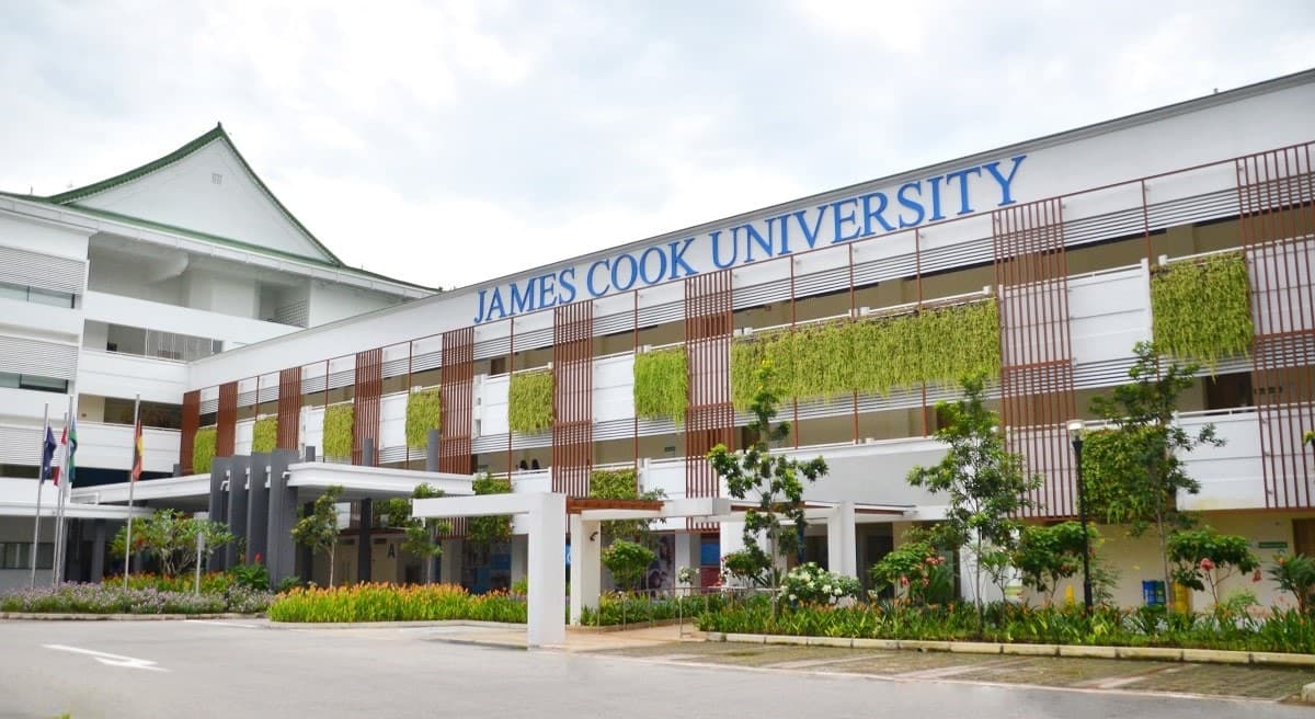 Studying in Singapore: a foundation programme or A levels?