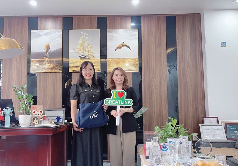 University of North Florida (UNF) representatives visit the Greatlink office